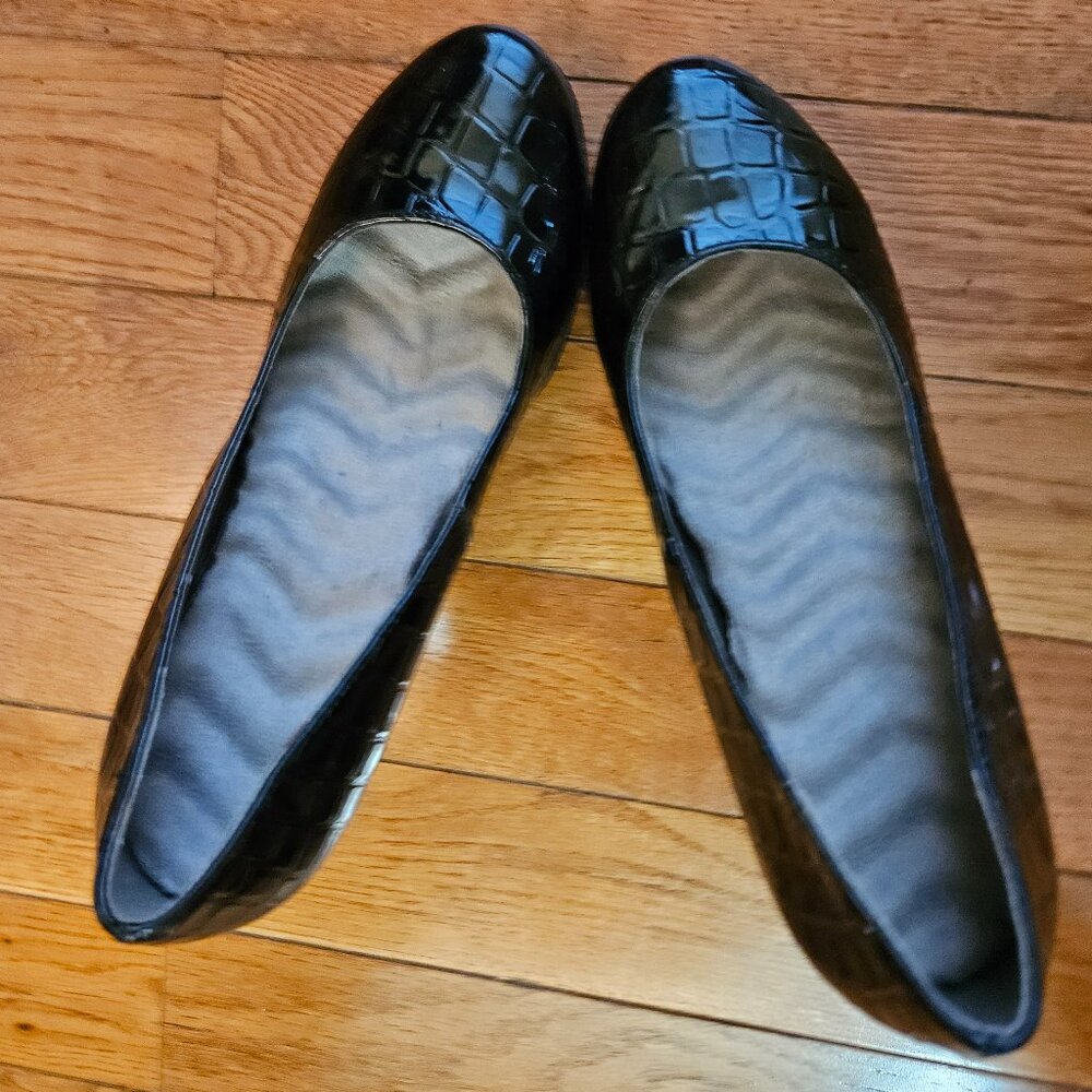 Pre-Loved Crocodile Pattern Black Pumps